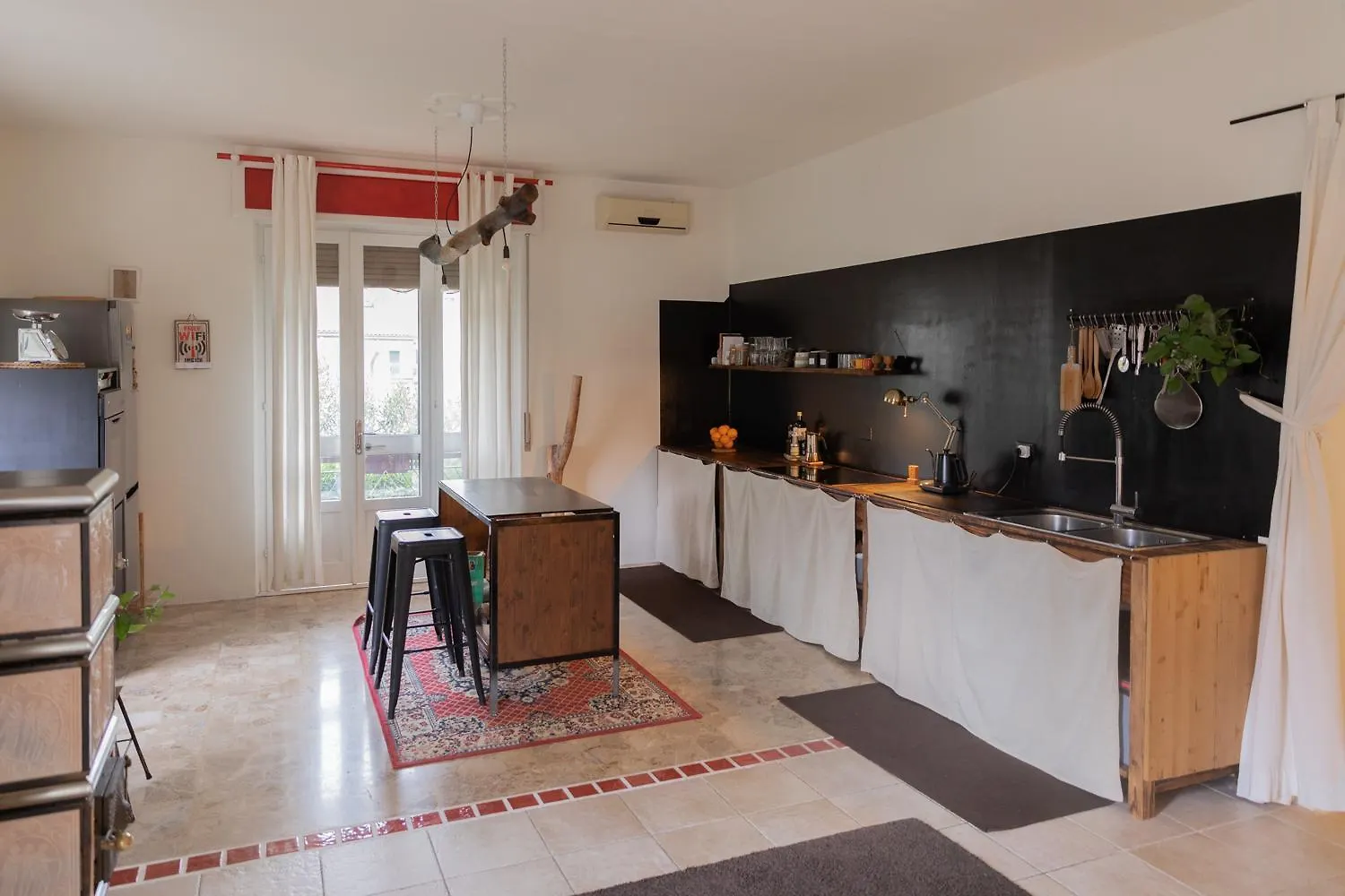 Saoo Hotel Garda  0*, Garda (Verona)